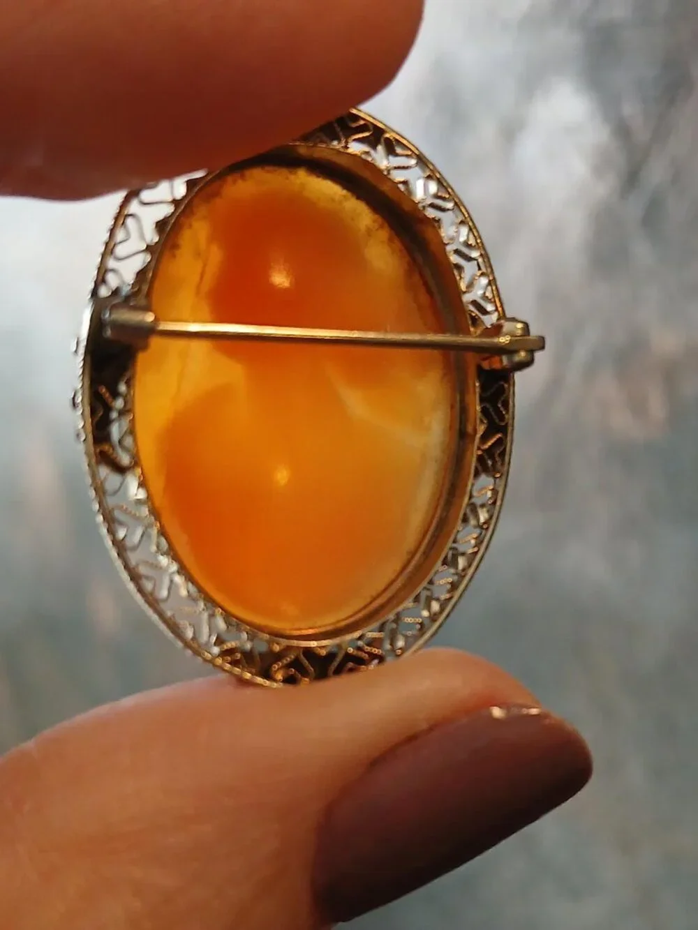 Art Deco 10K White Gold Cameo Brooch: Vintage Conch Shell Filigree Pin